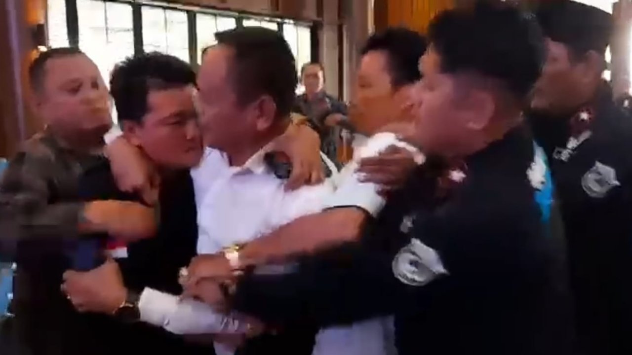 Diduga Beda Pilihan, 2 Kades Baku Hantam saat Pemilihan Ketua Forum Kades di Ogan Ilir