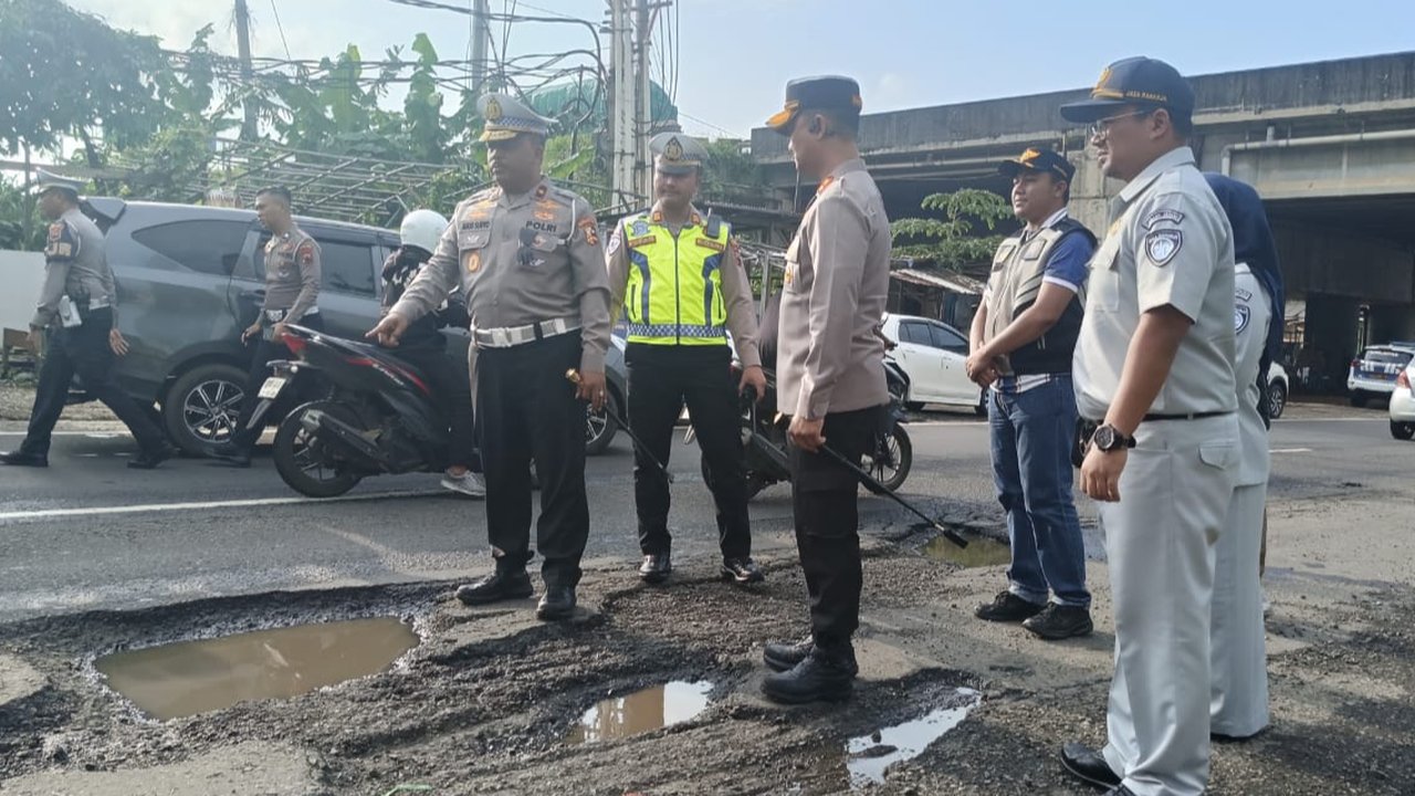 Kakorlantas Polri: Jalan Nasional Pantura Semarang-Batang Rusak Parah, Ada yang Berlubang