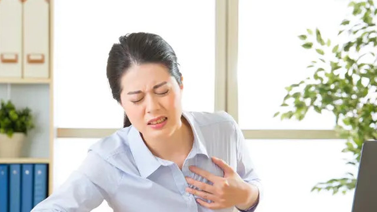 Anak muda terserang stroke. (DepositPhotos.com/9nong)