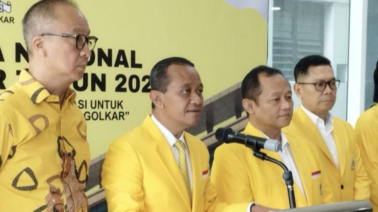 Ketua Umum Partai Golkar, Bahlil Lahadalia, optimistis posisi menteri Golkar tetap aman meskipun Presiden Prabowo Subianto sempat menyinggung soal reshuffle kabinet.