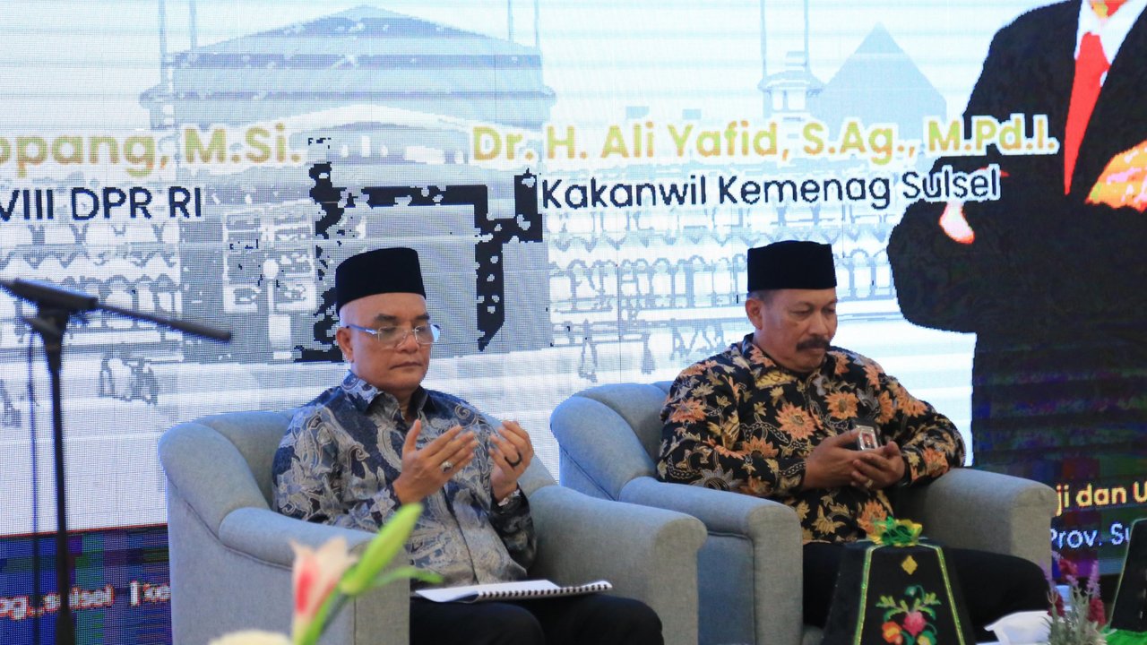 Ketua Komisi VIII DPR Marwan Dasopang bersama Kakanwil Kemenag Sulsel Ali Yafid.