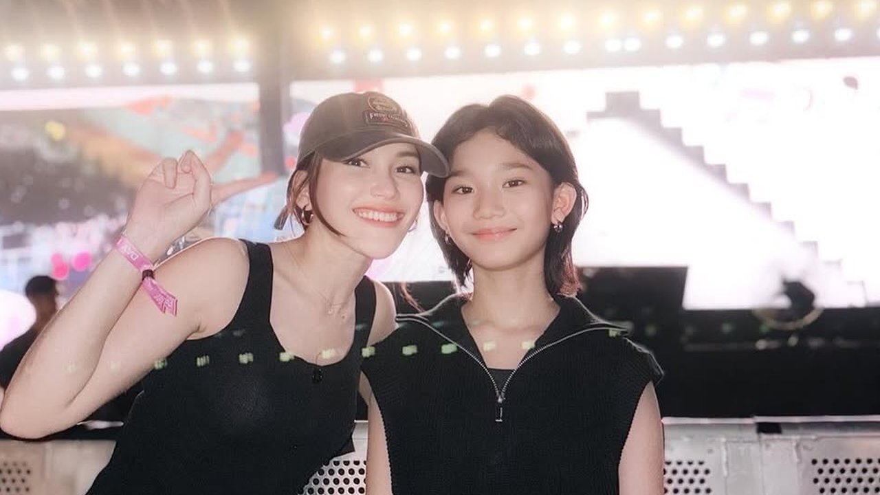 Potret Keseruan Ayu Ting Ting dan Bilqis Nonton Konser SEVENTEEN di JIS, Sama-Sama Cantik dan Tampil Stylish dengan Outfit Serba Hitam
