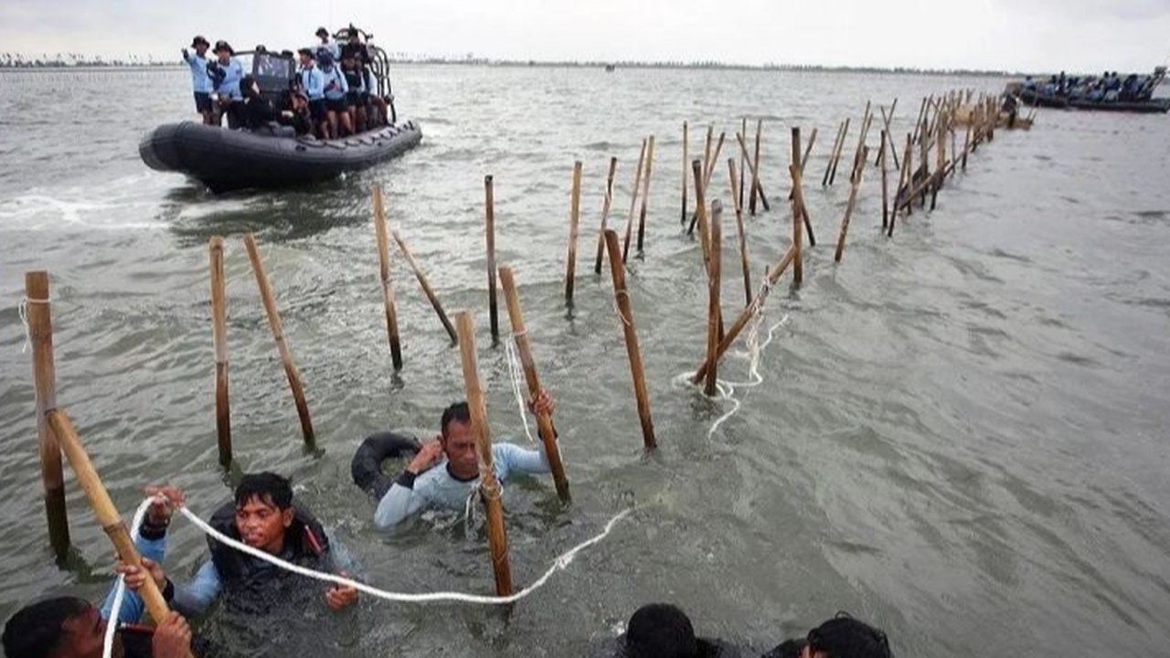 Bareskrim Polri telah memanggil pejabat Bappeda Kabupaten Tangerang untuk dimintai klarifikasi terkait kasus dugaan pemalsuan sertifikat HGB dan HM pagar laut, setelah kasus dinaikkan ke tahap penyidikan.