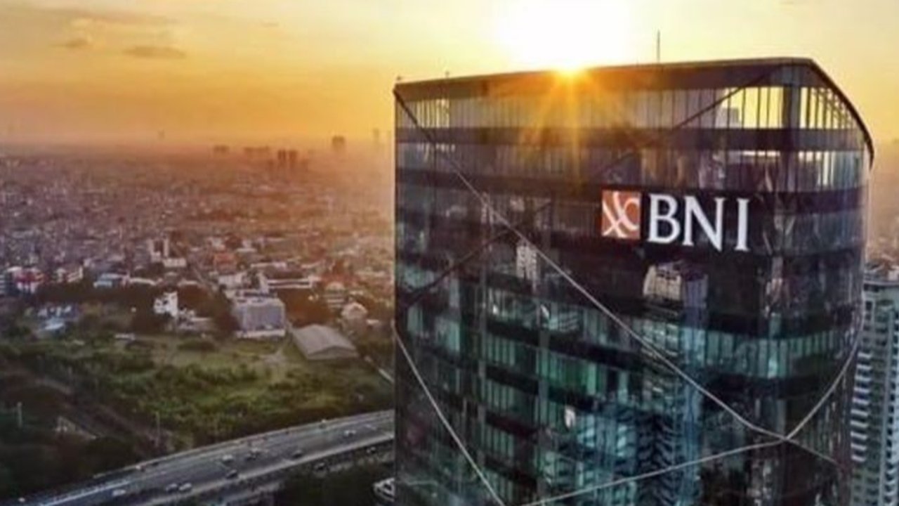 BNI melalui program BNI Dedikasi, mendorong pemerataan ekonomi di desa dengan memberdayakan UMKM dan BUMDes lewat pembiayaan, pelatihan, dan perluasan akses keuangan digital, selaras dengan visi pembangunan dari desa.
