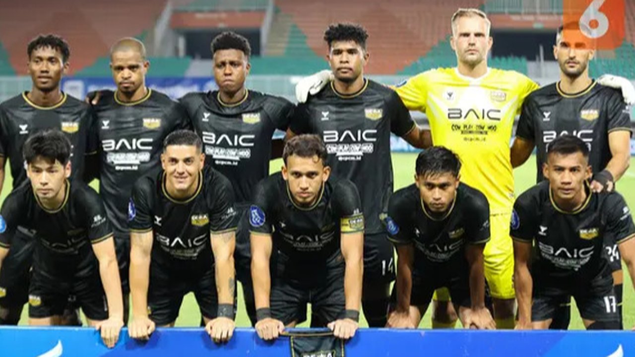 BRI LIGA 1 - Ilustrasi Trofi dan Logo Klub BRI Liga 1 Musim 2024/2025 (Bola.com/Adreanus Titus)