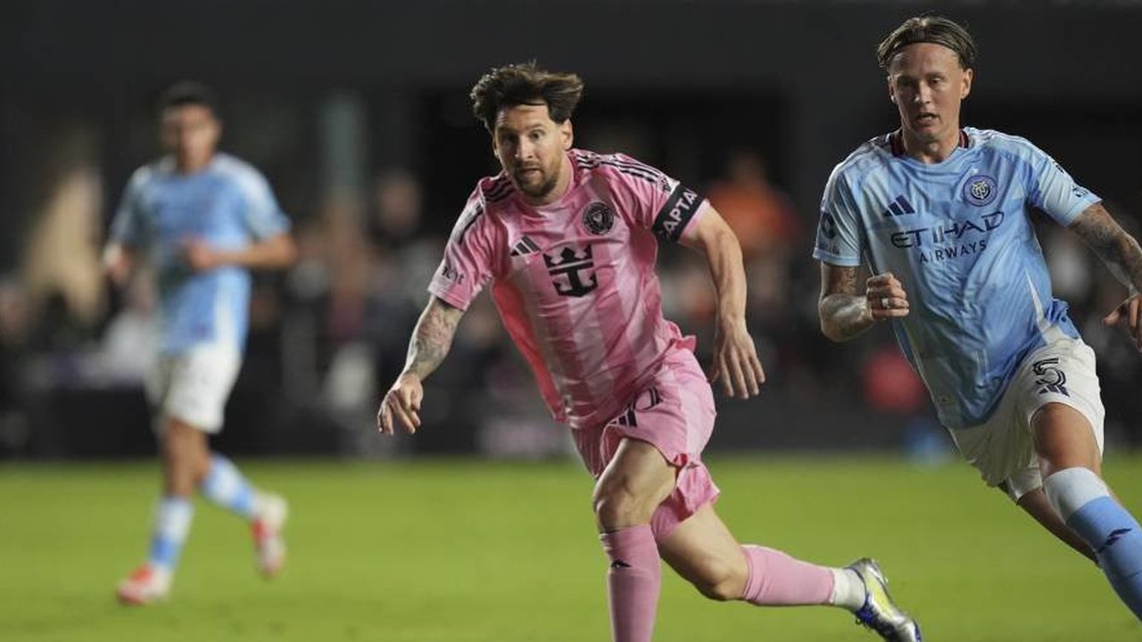 Kontroversi Lionel Messi: Damprat Wasit dan Cekik Leher Pelatih Lawan