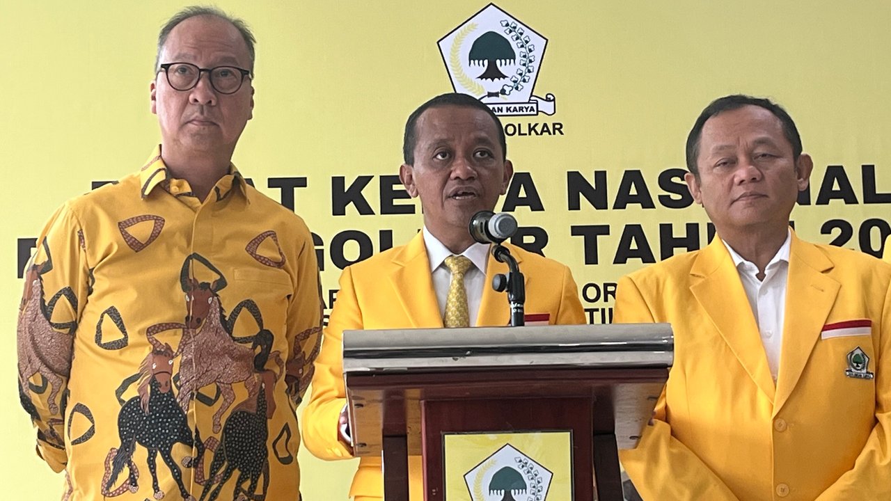 Ketua Umum Partai Golkar, Bahlil Lahadalia, optimistis posisi menteri Golkar tetap aman meskipun Presiden Prabowo Subianto sempat menyinggung soal reshuffle kabinet.