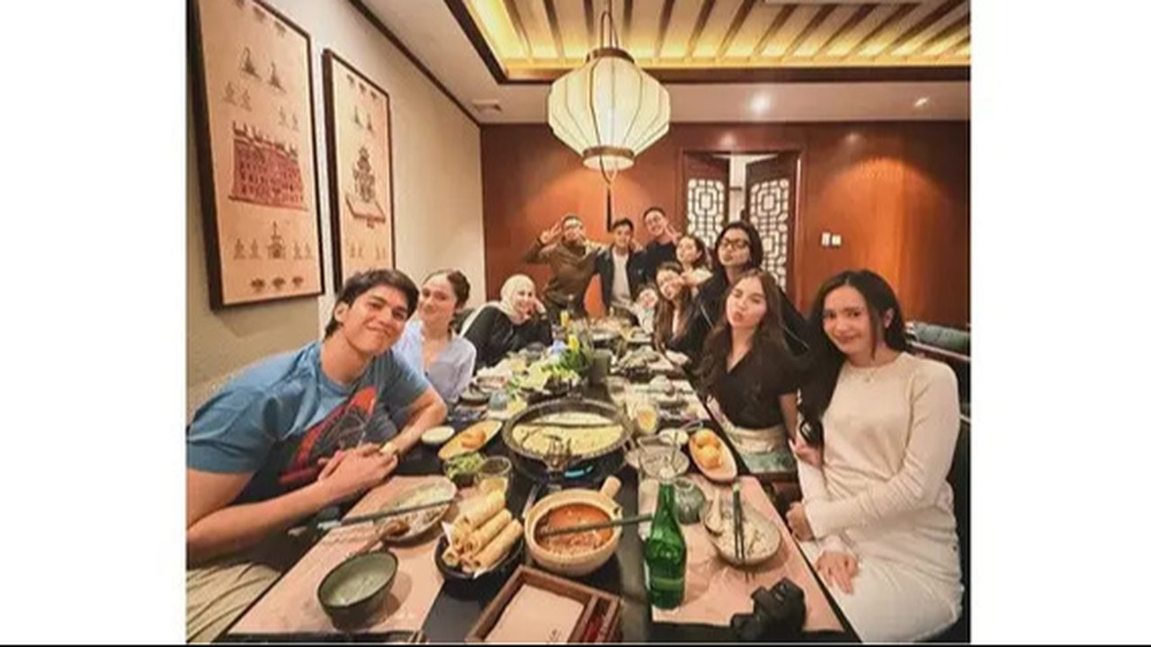 Potret sahur bareng pemain Mermaid in Love. (sumber: Instagram/kangferrymaryadi)