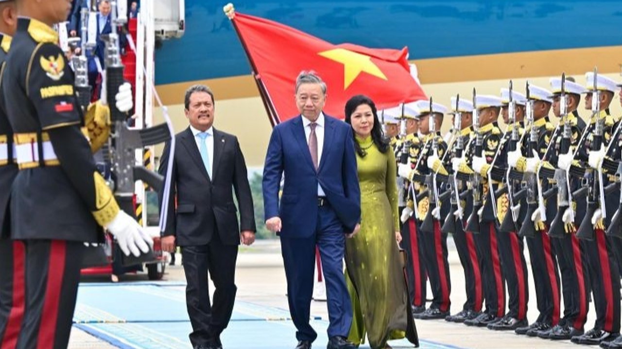 Presiden Prabowo Subianto akan menggelar upacara kenegaraan untuk menyambut Sekjen Partai Komunis Vietnam, To Lam, di Istana Kepresidenan Jakarta, Senin (10/3), menandai 70 tahun hubungan bilateral kedua negara.