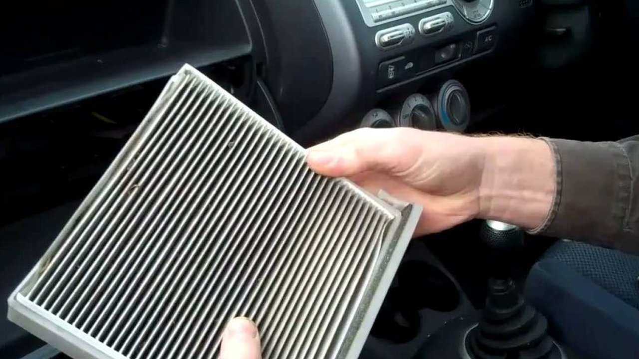 Panduan Lengkap untuk Membersihkan AC Mobil dengan Praktis