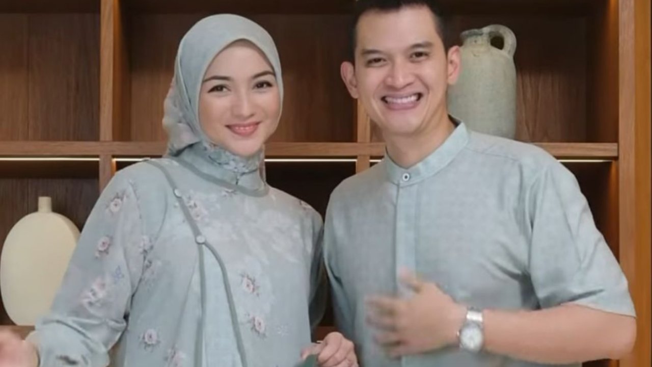 Inspirasi Model Baju Lebaran Couple Ala Citra Kirana, Bikin Keluarga Makin Kompak