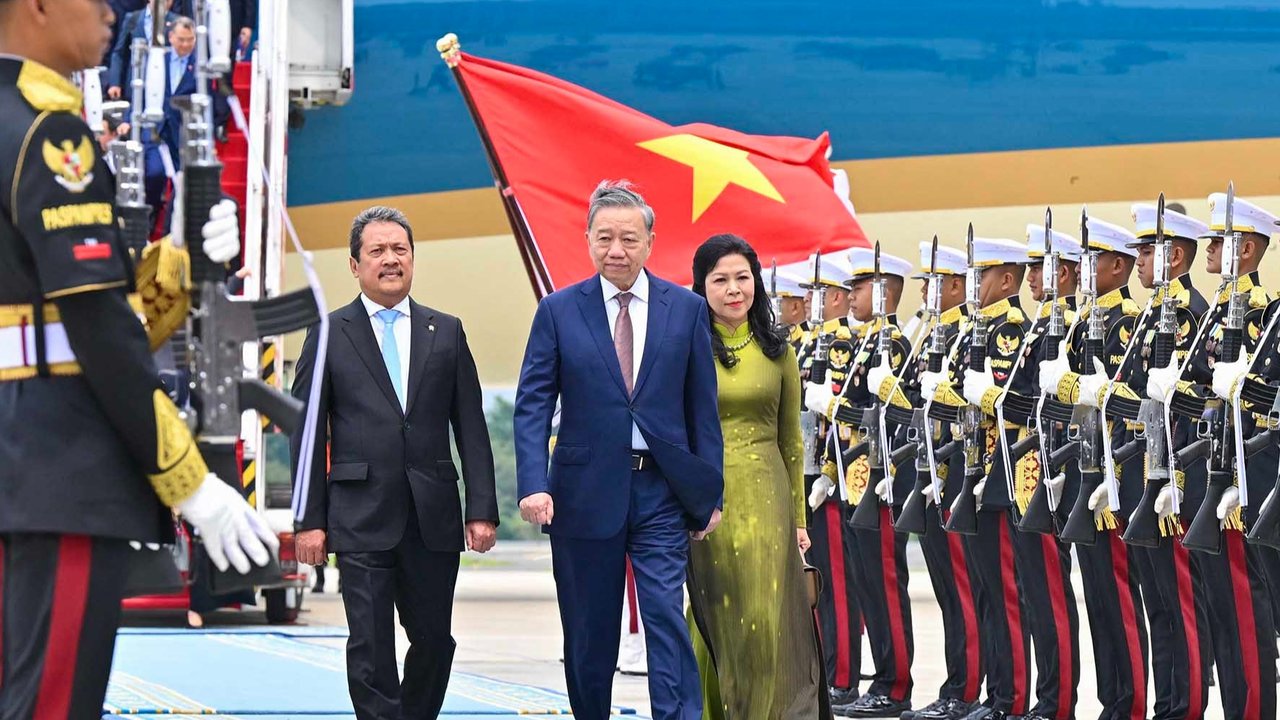 Presiden Prabowo Subianto akan menggelar upacara kenegaraan untuk menyambut Sekjen Partai Komunis Vietnam, To Lam, di Istana Kepresidenan Jakarta, Senin (10/3), menandai 70 tahun hubungan bilateral kedua negara.