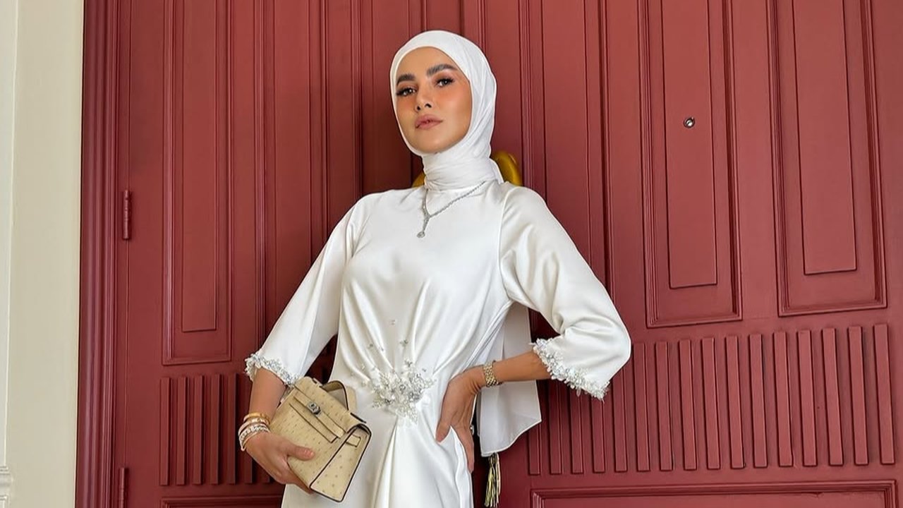 Potret Olla Ramlan dengan Gamis Putih, Pesona Anggun dan Cantik Jadi Satu