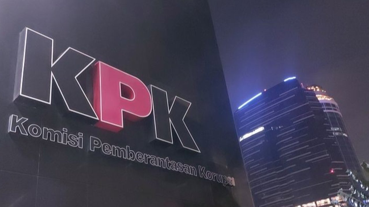 Sidang praperadilan Sekretaris Jenderal PDI Perjuangan, Hasto Kristiyanto, ditunda KPK karena alasan kelengkapan dokumen, sementara tim hukum Hasto tetap optimistis.