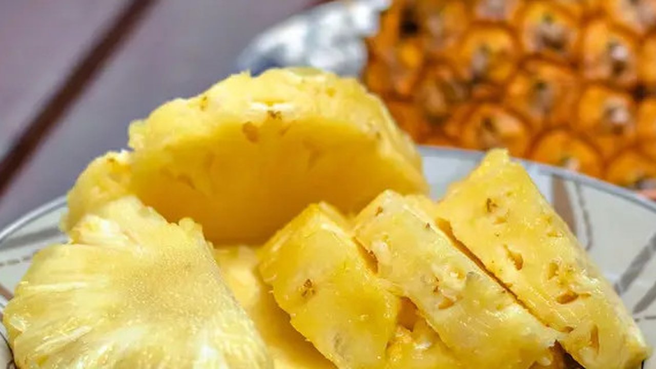 Cara Mengupas Kulit Nanas Mudah Tanpa Pisau