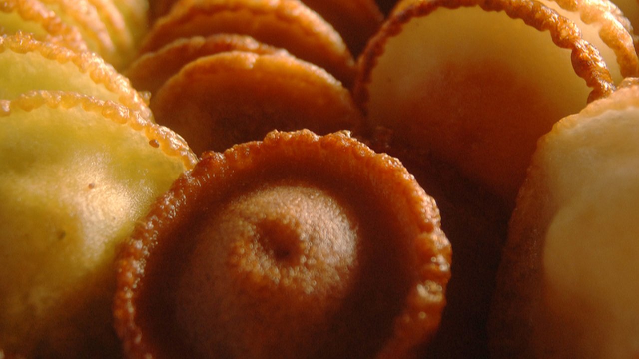 jajan pasar, kue tradisional, apem, putu ayu, carabikang, kue cucur