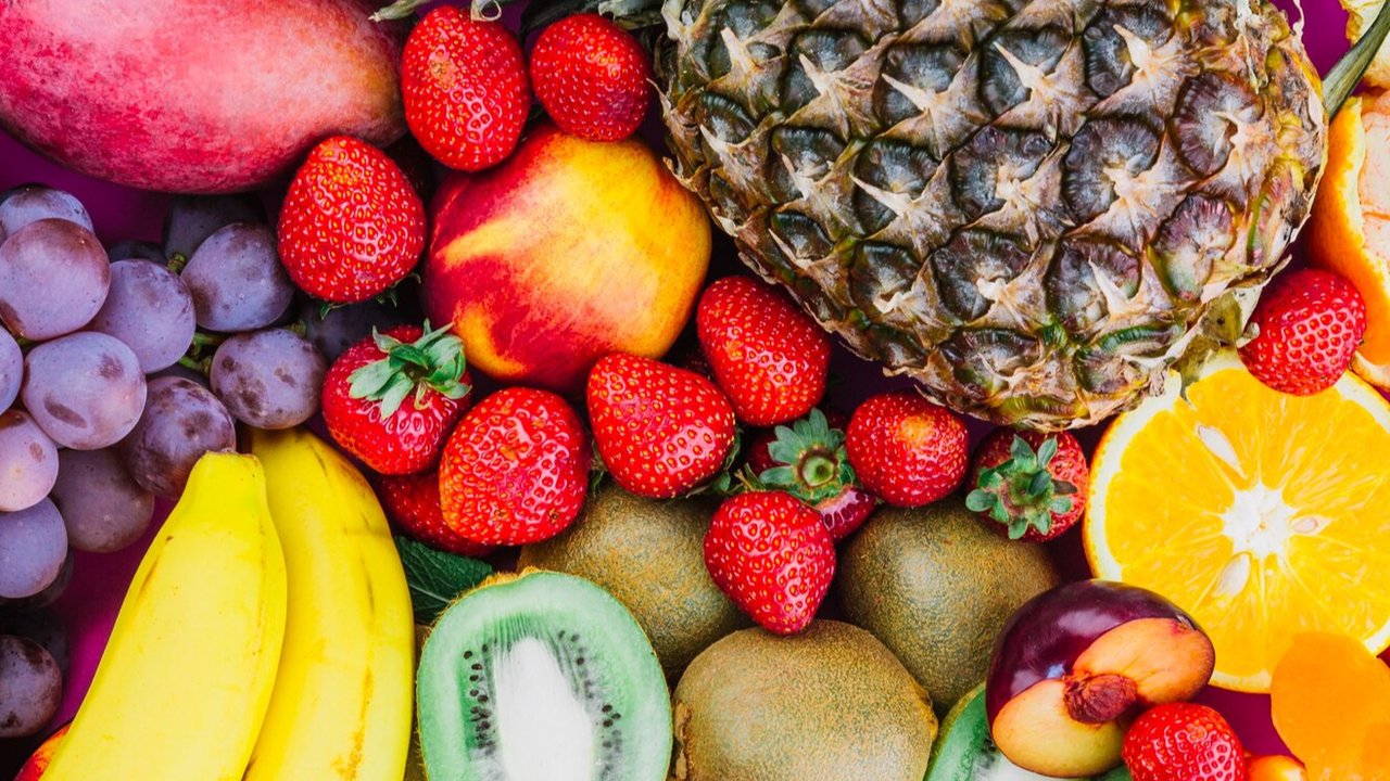 Temukan inspirasi menjaga pola makan sehat saat ramadan tanpa takut berat badan naik. (Sumber: Freepik).