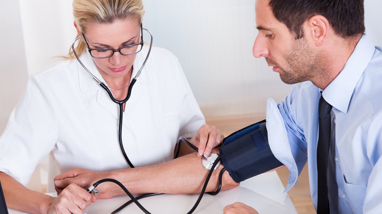 Dianjurkan untuk Kita Rutin Mengecek Tekanan Darah agar Terhindar dari Hipertensi Sekali Setahun (Ilustrasi/iStockphoto)