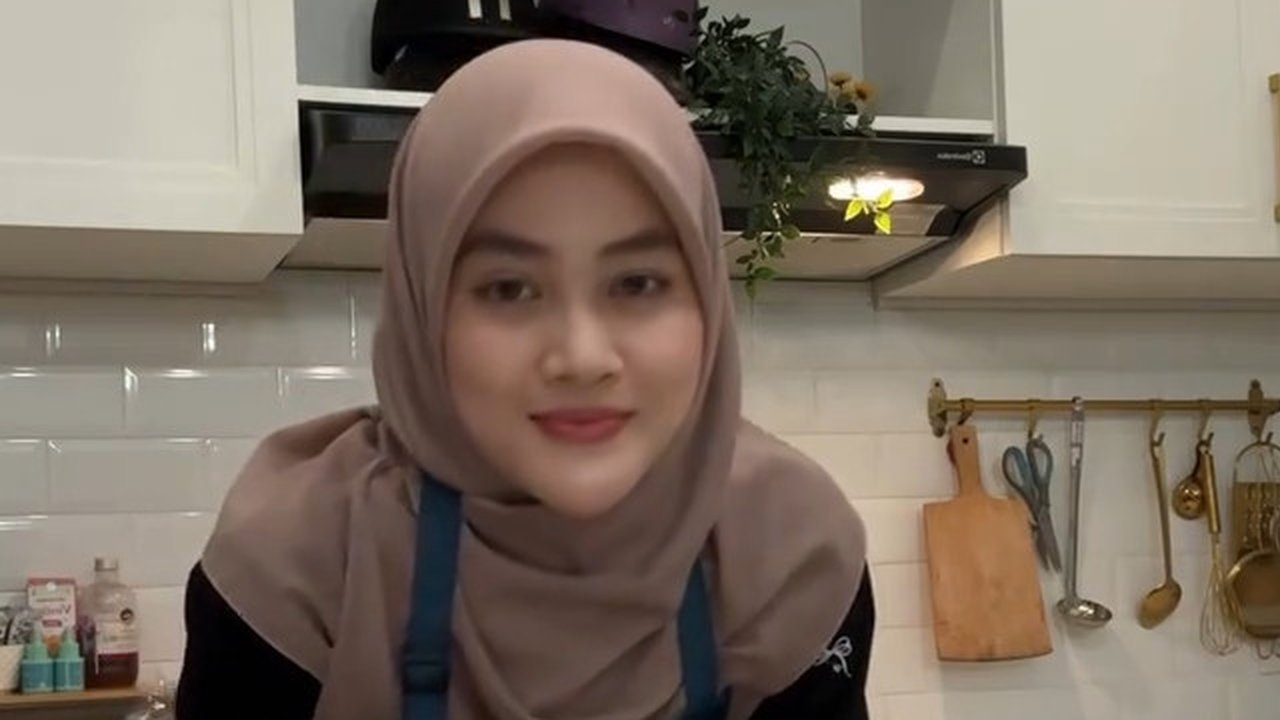 Henny Rahman Pilih Buat Kue Ulang Tahun Sendiri untuk Sang Putra, Haru Lihat Tumbuh Kembang Anak
