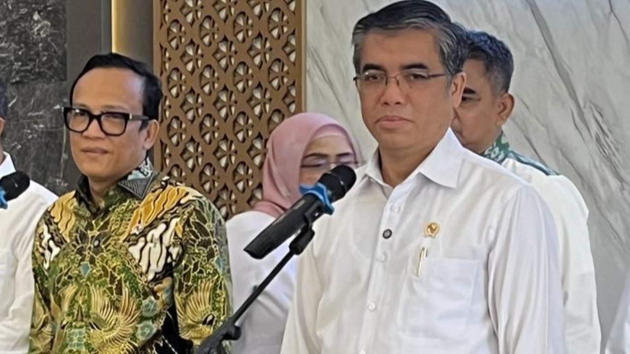 Menteri Ketenagakerjaan (Menaker) menekankan pentingnya data valid terkait PHK massal di Indonesia, seraya membantah beberapa kabar PHK yang beredar dan menyoroti pertumbuhan penyerapan tenaga kerja di sektor manufaktur.