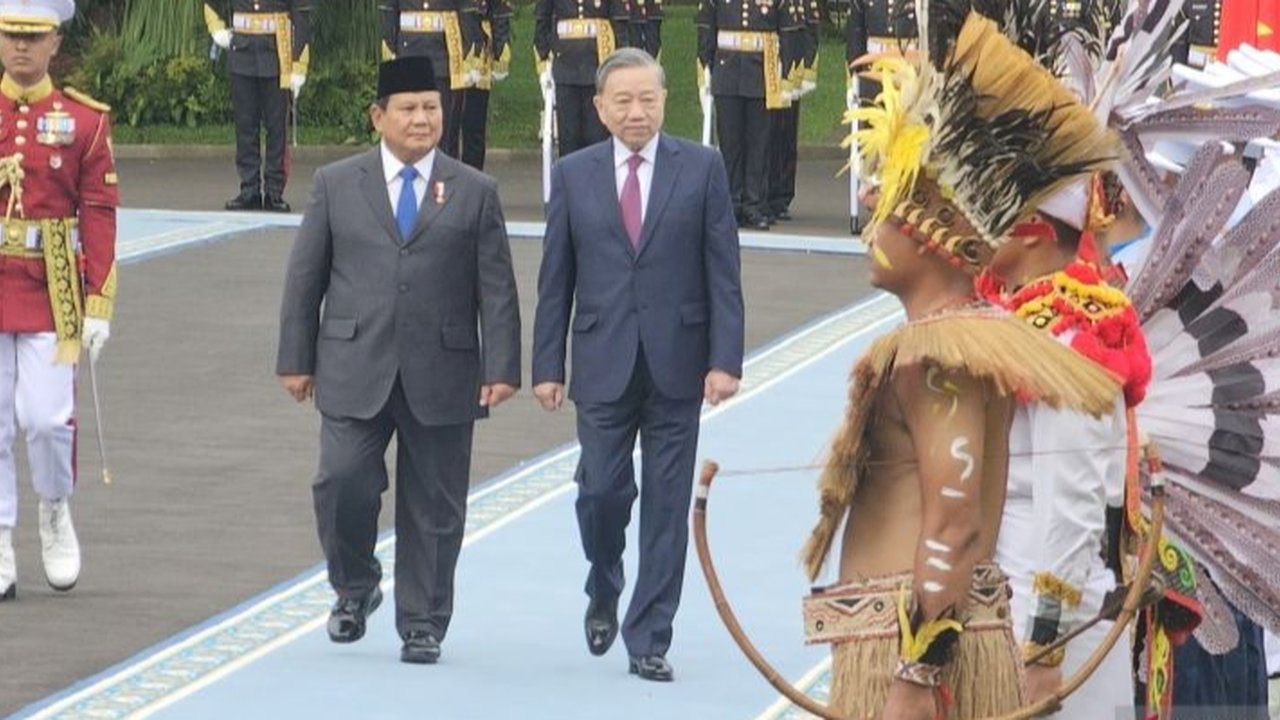 Presiden Prabowo Subianto menerima kunjungan resmi Sekjen Partai Komunis Vietnam, To Lam, di Istana Merdeka, Jakarta, dengan upacara kenegaraan yang meriah.