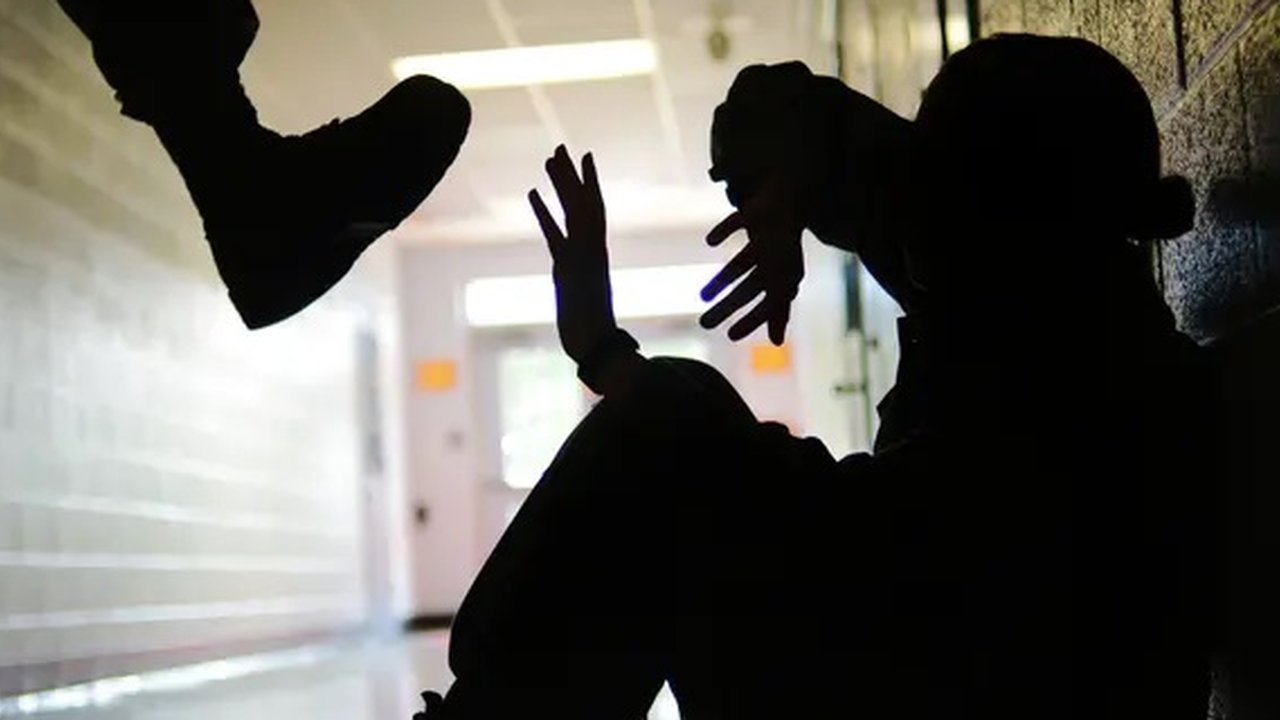 Perundungan bullying penganiayaan.