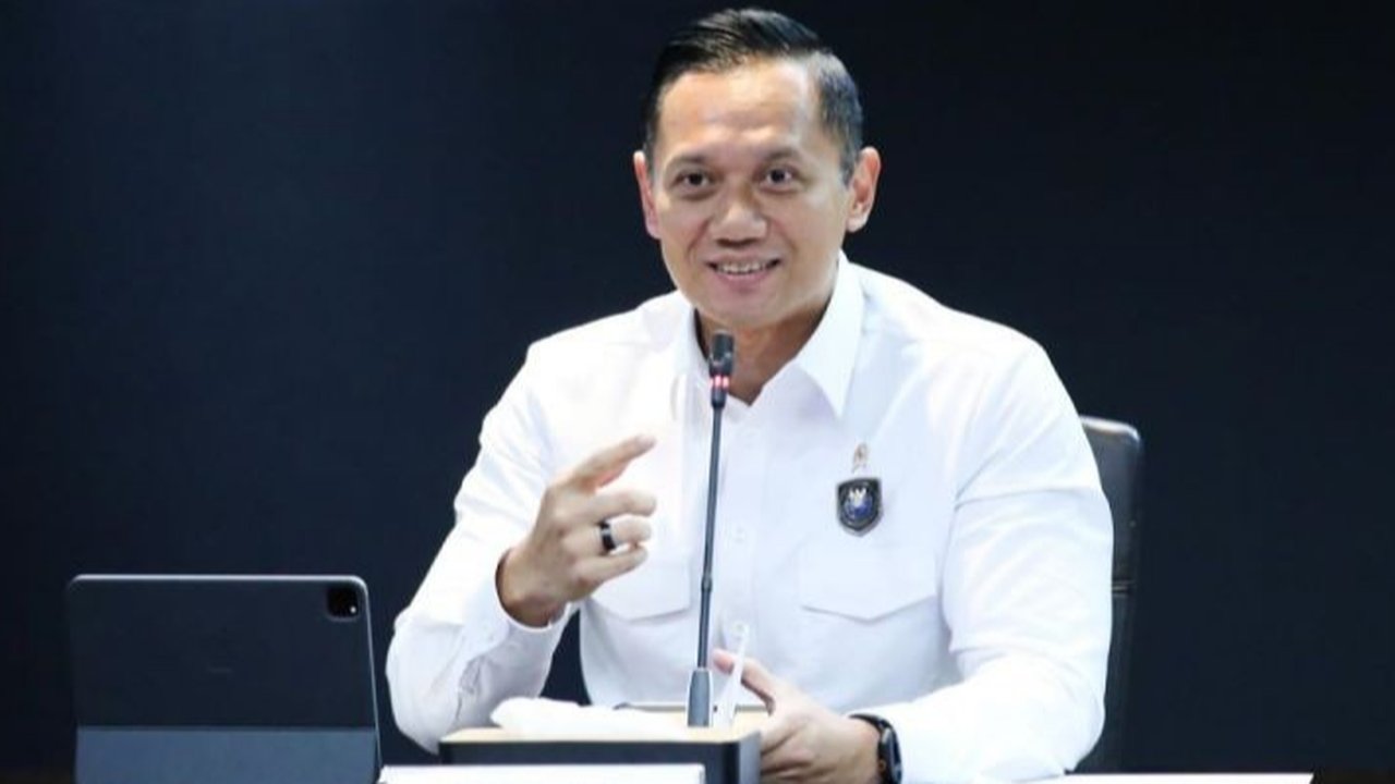 Menko Infrastruktur Agus Harimurti Yudhoyono (AHY) mendorong pembangunan Giant Seawall untuk melindungi pesisir Indonesia dari dampak krisis iklim dan cuaca ekstrem.