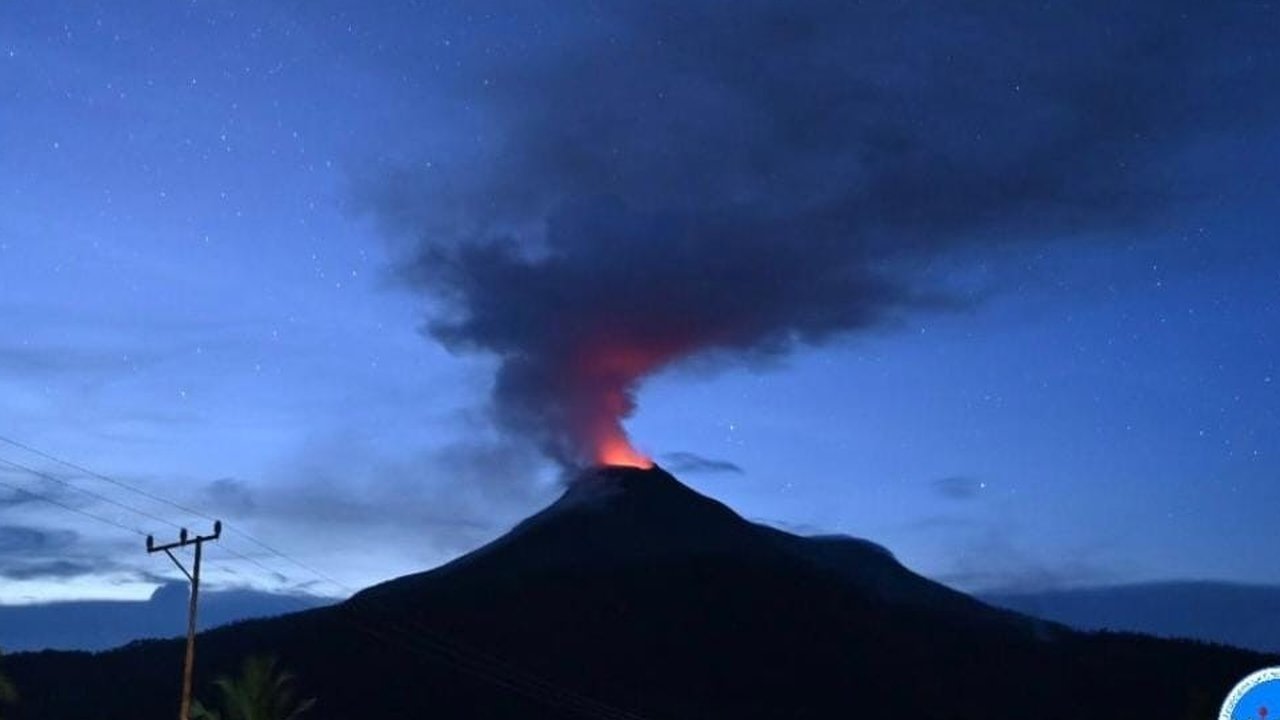 Gunung Lewotobi Laki-laki Dilaporkan Dua Kali Meletus Pagi Ini