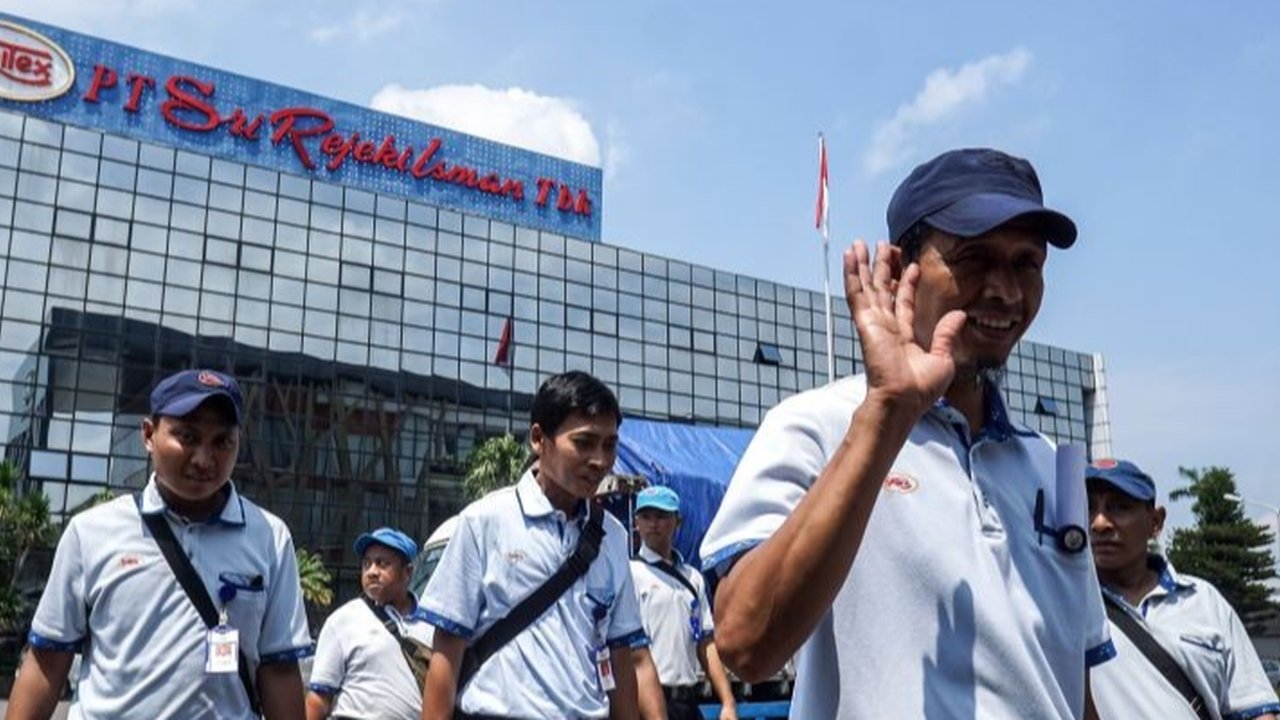 BEI akan berkoordinasi dengan OJK terkait potensi delisting PT Sri Rejeki Isman Tbk (Sritex) setelah dinyatakan pailit, demi melindungi investor.