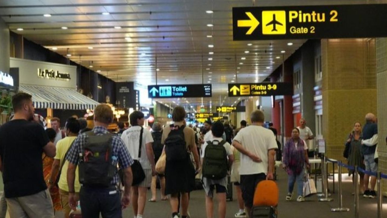 Bandara I Gusti Ngurah Rai Bali mencatat peningkatan 12 persen jumlah penumpang pada Januari 2025 dibandingkan periode yang sama tahun lalu, didorong oleh arus balik libur Natal dan Tahun Baru serta meningkatnya turis internasional.