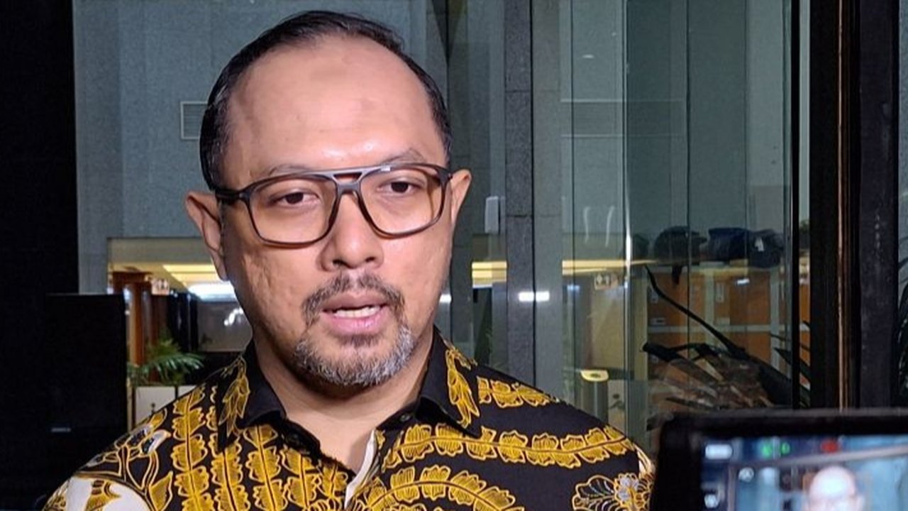Komisi Pemberantasan Korupsi (KPK) menunda penahanan Sekretaris Jenderal PDI Perjuangan, Hasto Kristiyanto, terkait kasus dugaan suap Harun Masiku, menunggu kelengkapan persyaratan formal dan material.