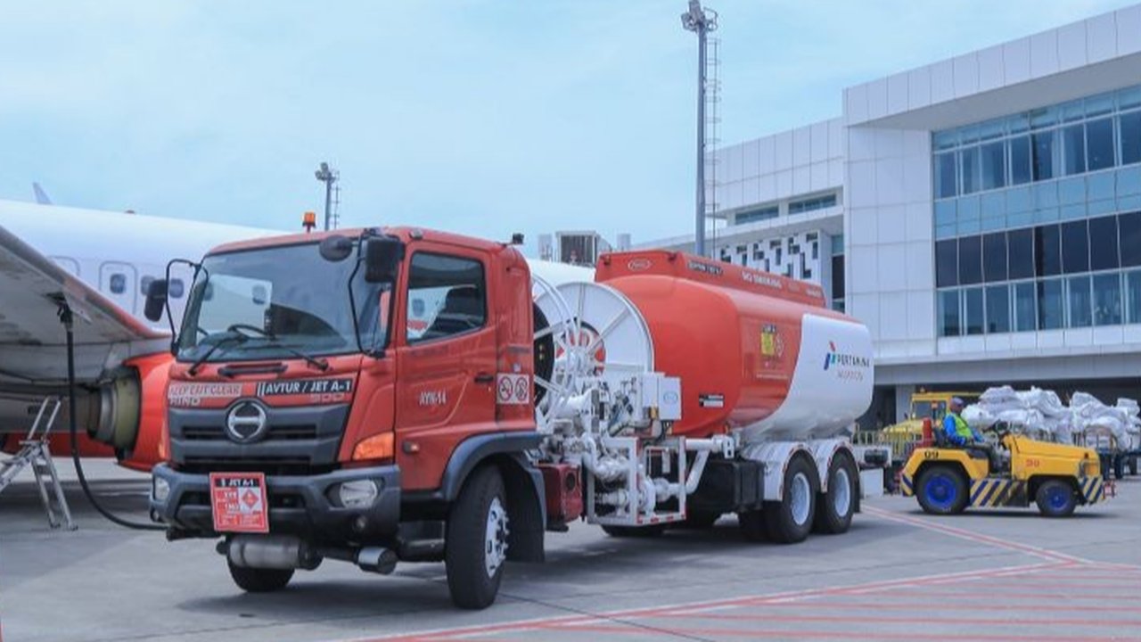 Penjabat Gubernur Papua, Ramses Limbong, meminta Pertamina memastikan pasokan BBM tetap lancar di Papua, meskipun ada permasalahan hukum di pusat, demi menjaga stabilitas ekonomi dan kesejahteraan masyarakat.