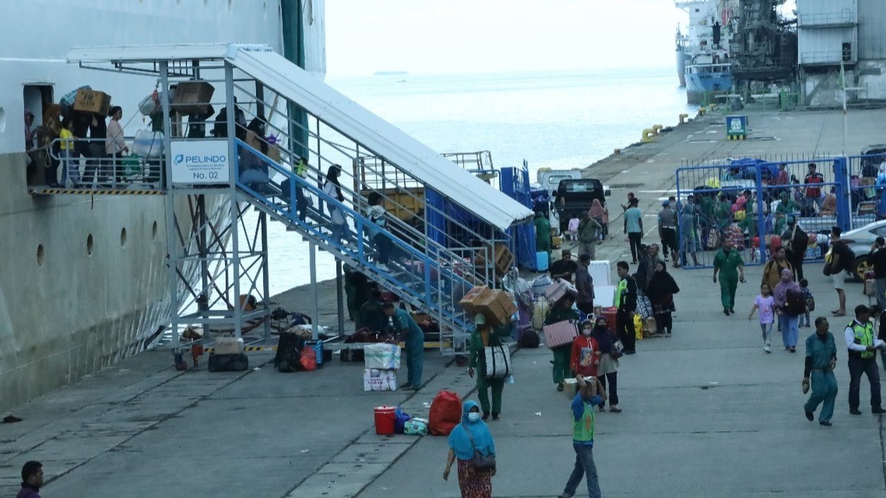 Arus Mudik di Pelabuhan Makassar