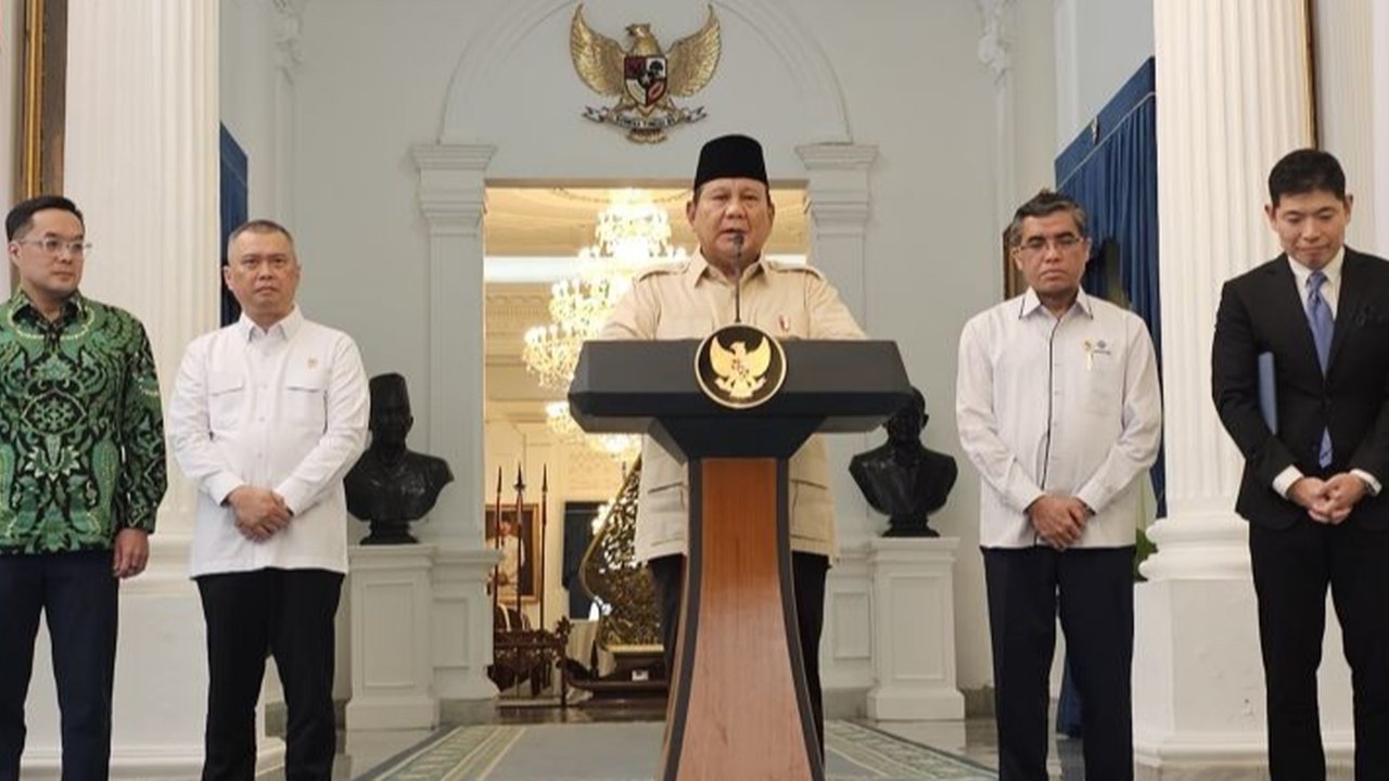 Akademisi Ridwan Fawallang mengajak masyarakat Indonesia untuk mendukung komitmen Presiden Prabowo Subianto memberantas korupsi, menanggapi kasus dugaan korupsi di Pertamina.