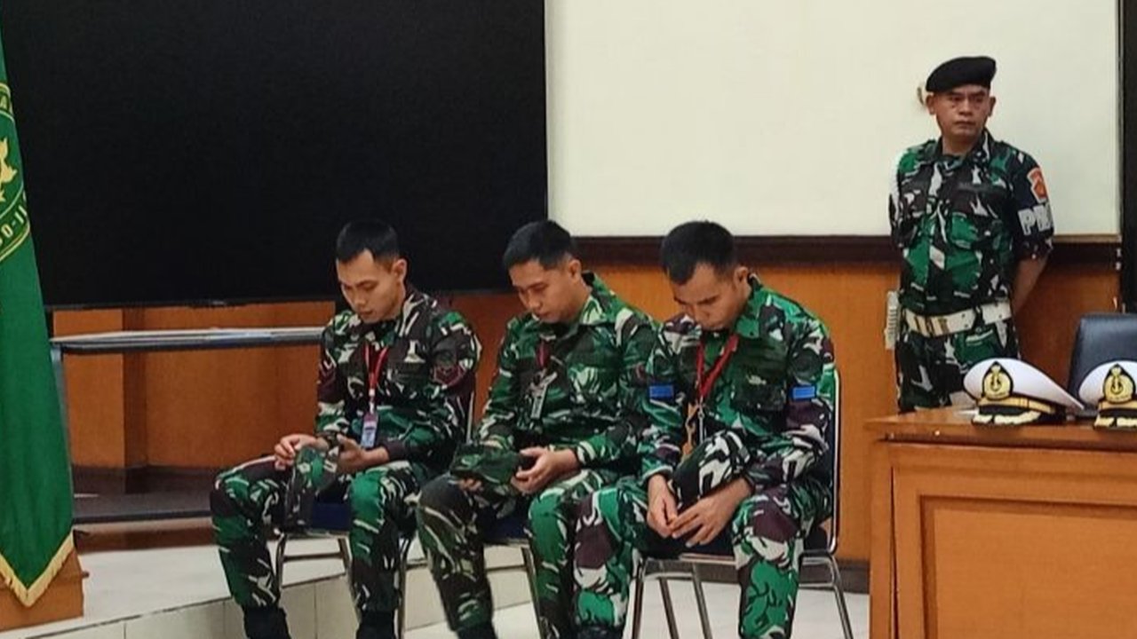 Tiga oknum TNI AL dituntut membayar restitusi kepada keluarga korban penembakan bos rental mobil di Tol Tangerang-Merak, dengan total mencapai ratusan juta rupiah.