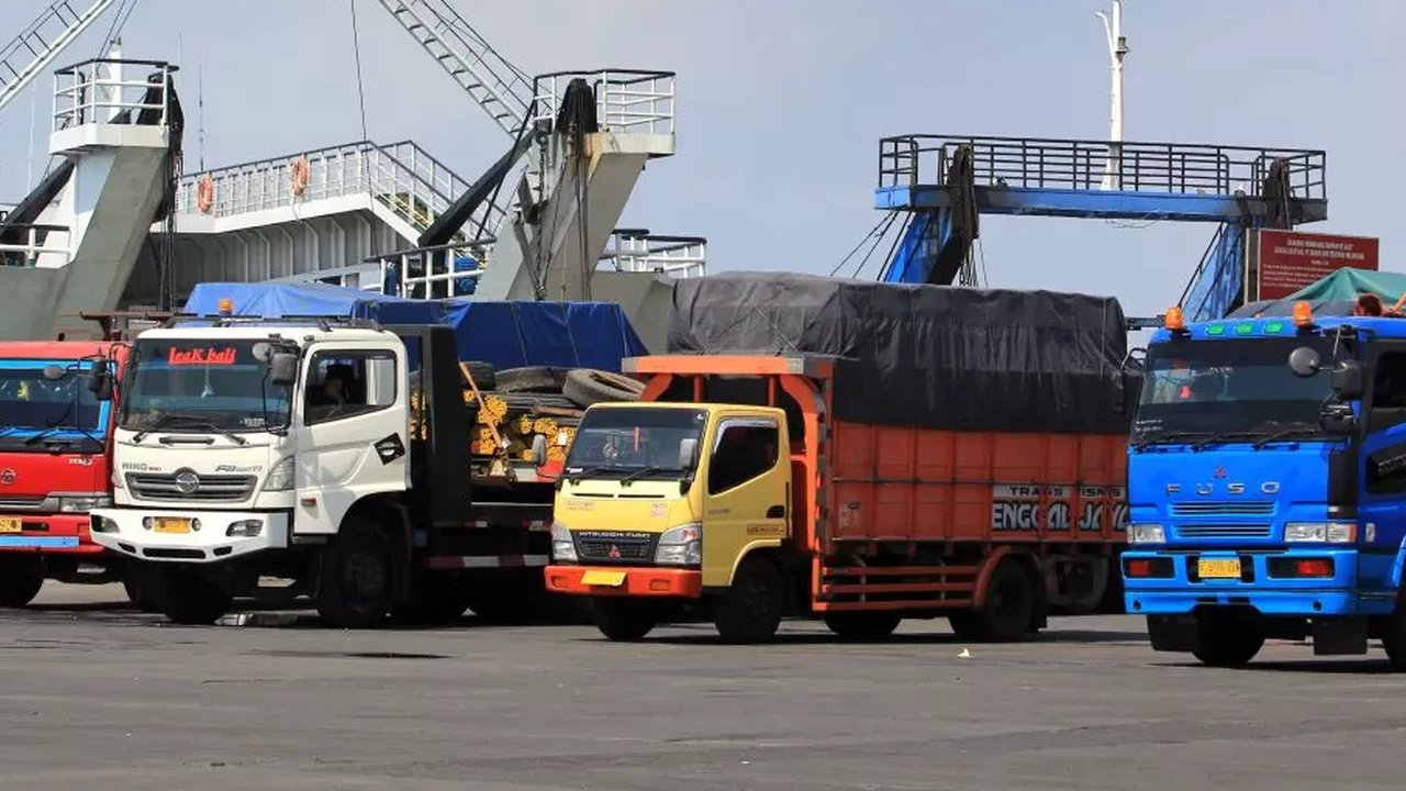 Ilustrasi truk besar yang akan dibatasi saat arus mudik Lebarain 2025.