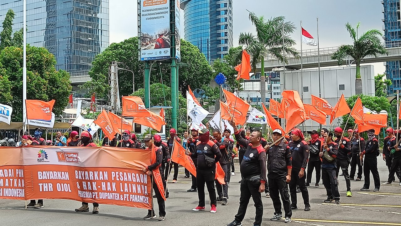 Geruduk Kemnaker, Serikat Buruh Minta Gojek, Grab, Maxim Patuhi Prabowo dan Beri THR ke Pengemudi Ojol Hingga Kurir