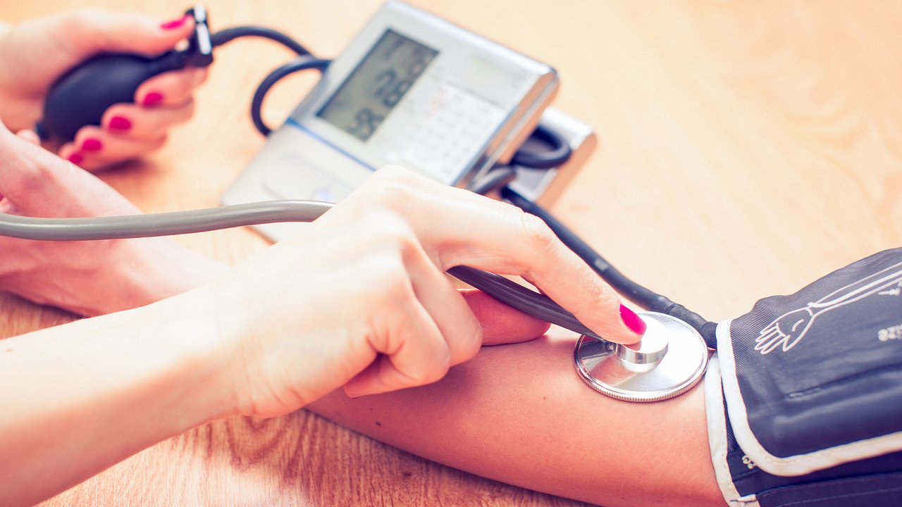Akan lebih baik lagi jika kita menjaga tekanan darah tetap terkendali sehingga terhindar dari hipertensi (Ilustrasi/iStockphoto)