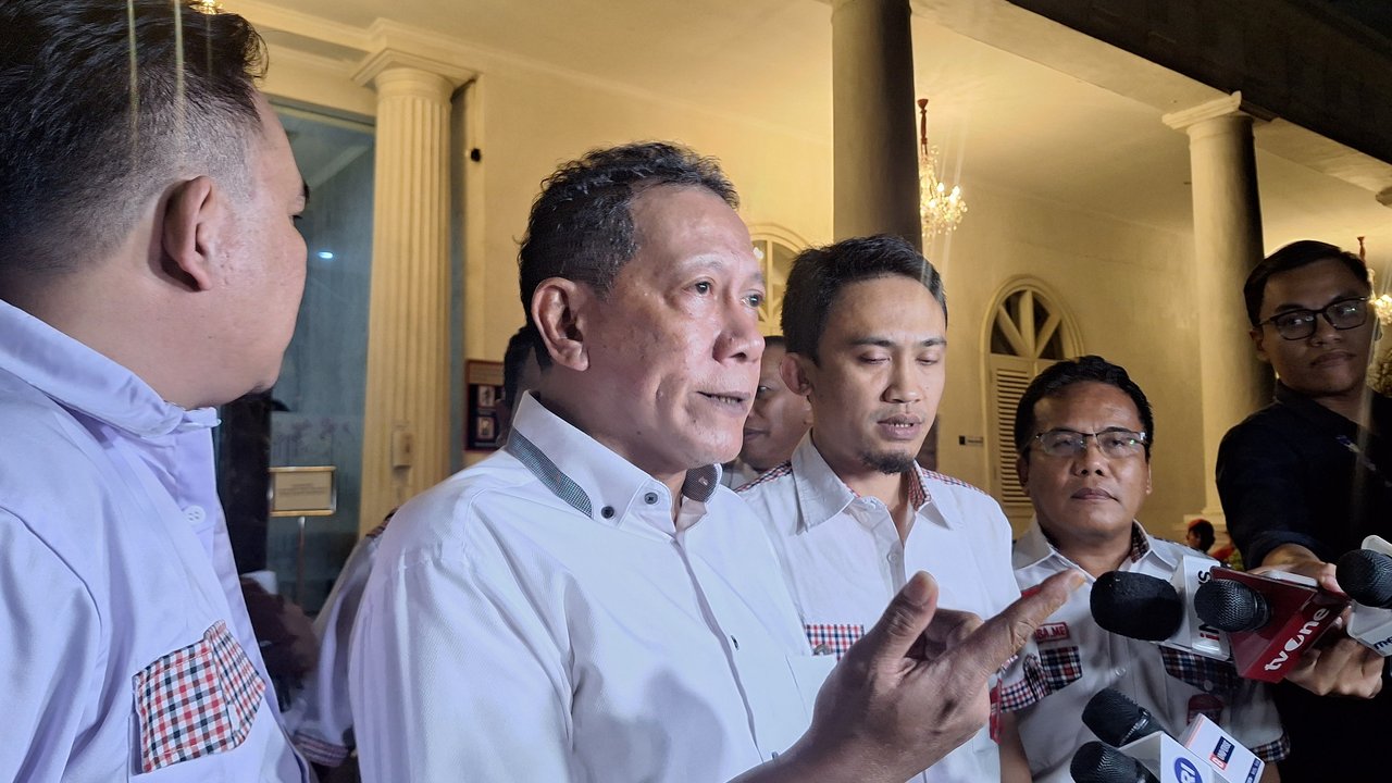 <p>Ketua Umum Bara JP Utje Gustaaf Patty usai bertemu Presiden Jokowi di Istana Kepresidenan Jakarta, Selasa (24/10/2023). Bara JP resmi mendukung pasangan Prabowo-Gibran dalam pilpres 2024. (Liputan6.com/Lizsa Egaham)</p>