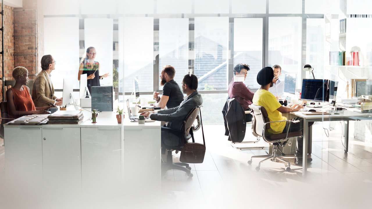 Ilustrasi kerja kantoran, status sosial. (Image by rawpixel.com on Freepik)