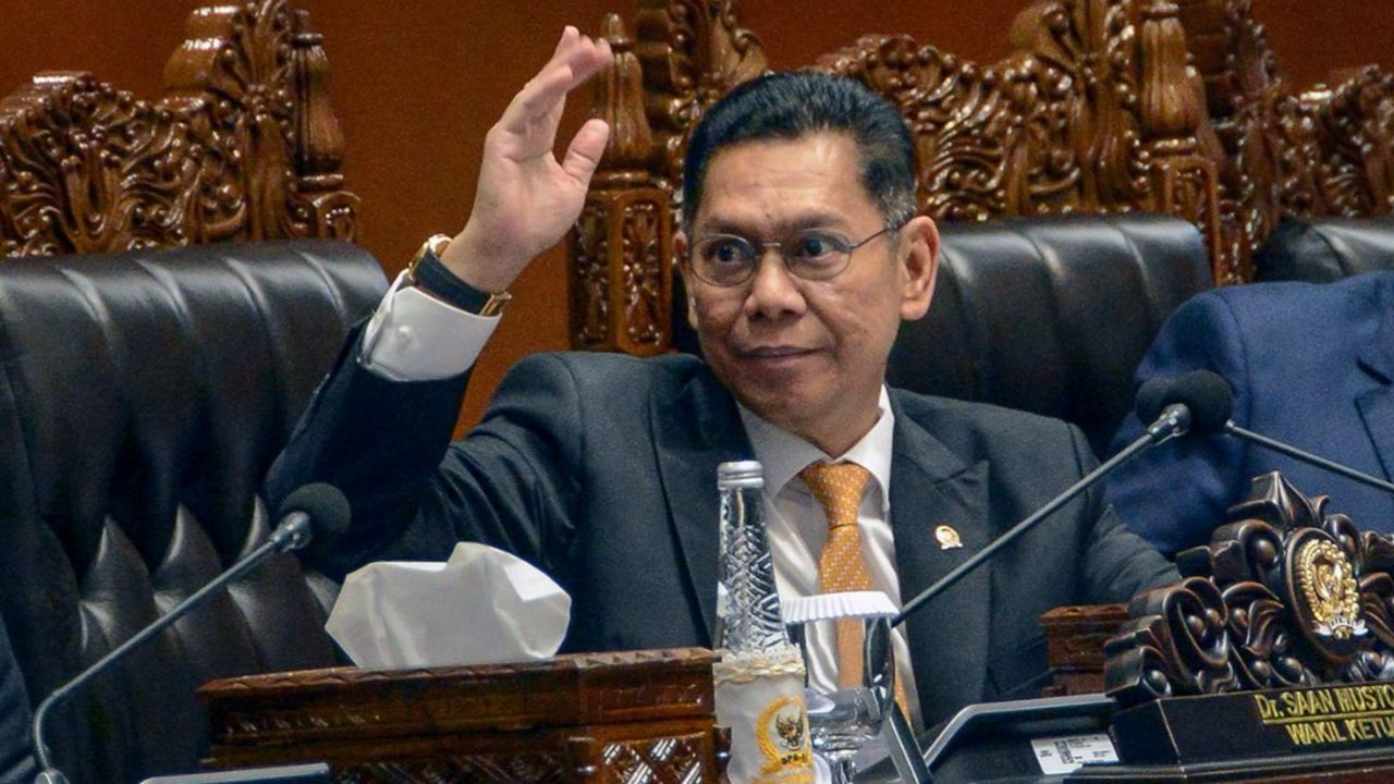 Pengemudi ojek online (ojol) menggelar demonstrasi di depan Gedung DPR/MPR, Senayan, Jakarta, Jumat (28/2/2020). Aksi demo ratusan sopir ojek online dipicu karena ada usulan anggota DPR yang