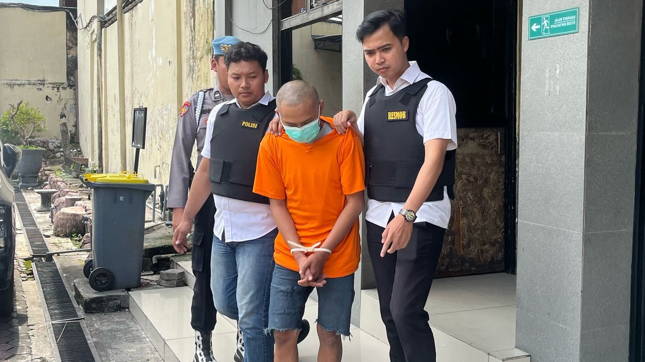 Memilukan Bocah Ini Dalih Ketumpahan Cat & Terpeleset Padahal Dianiaya Ayah Tiri Berbulan-bulan Pakai Bambu & Rantai