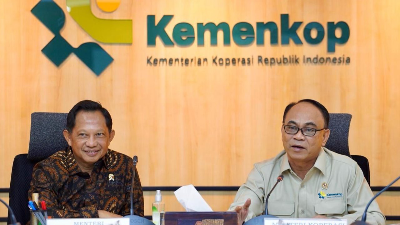 Menteri Koperasi dan UKM, Budi Arie Setiadi dan Menteri Dalam Negeri Tito Karnavian