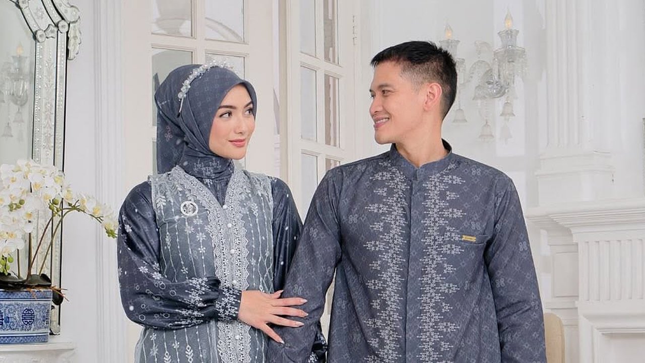Citra Kirana Rilis Busana Muslim Hasil Kolaborasi, Ini 2 Potretnya Bareng Rezky Aditya