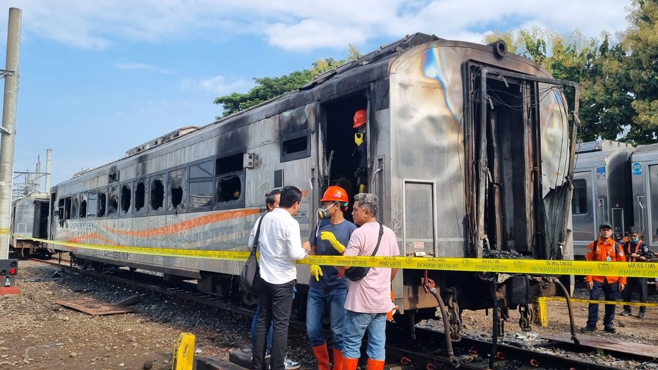 Tiga Gerbong Kereta Terbakar di Stasiun Tugu Yogyakarta