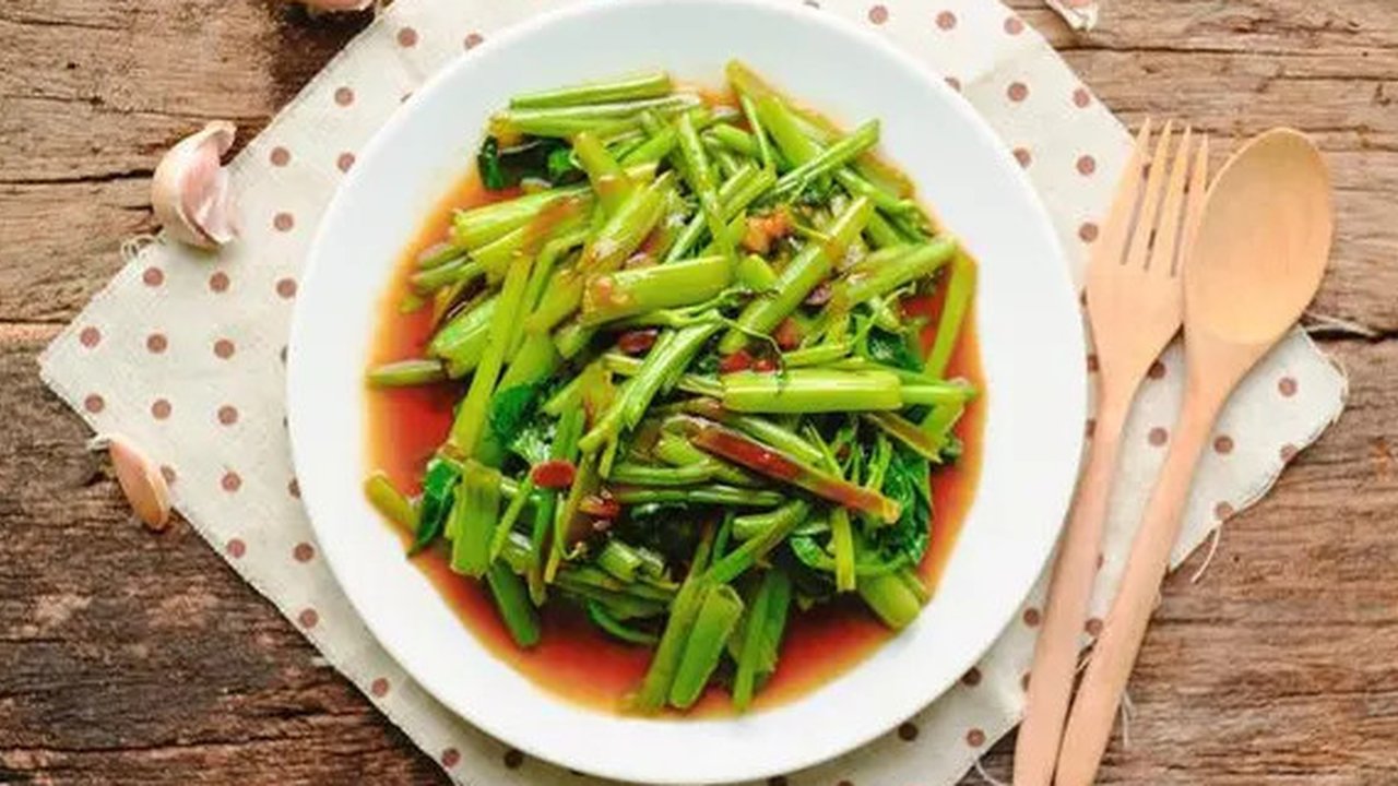 Resep Masakan Rumahan Tumis Kangkung.  foto: Instagram @ig.basenk