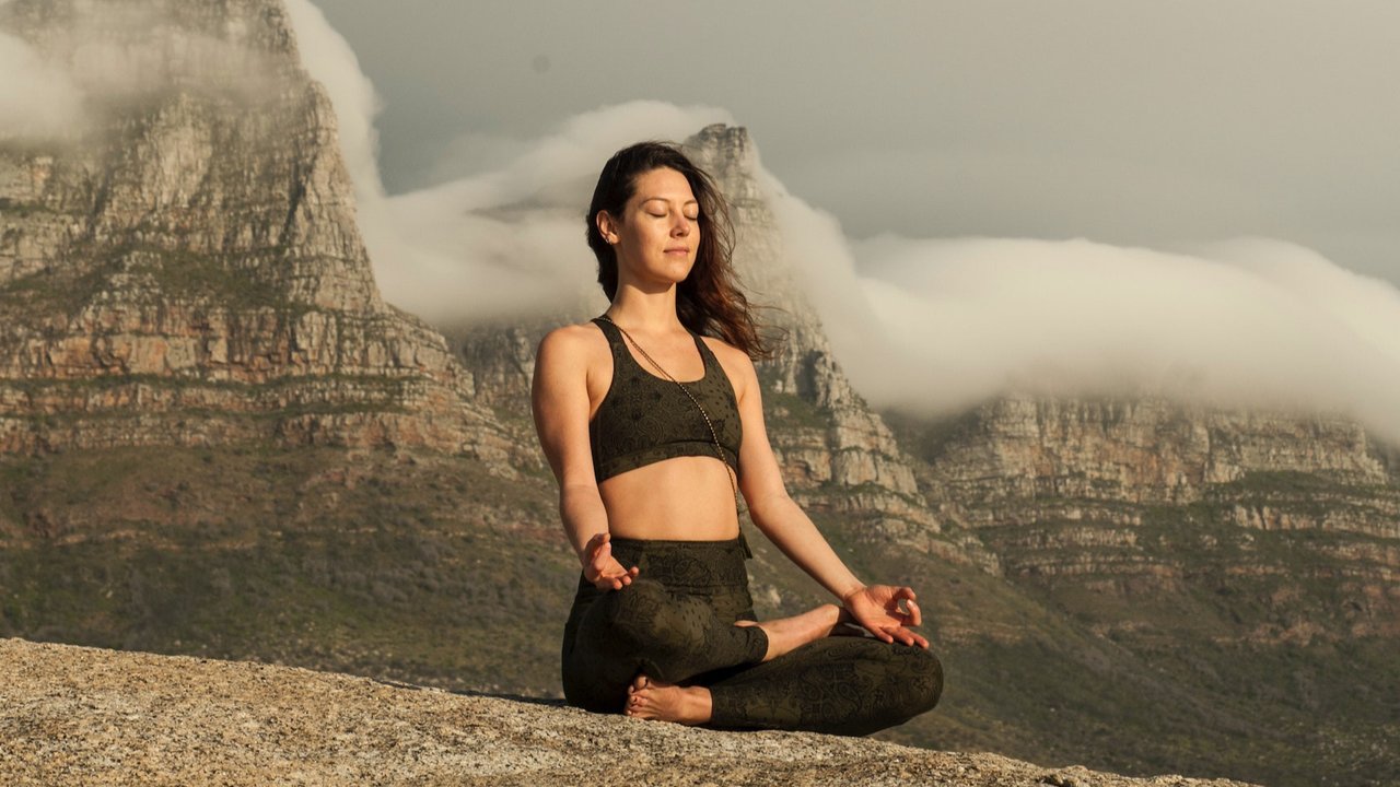 Ilustrasi yoga. (Photo by Savanna Goldring on Pexels)