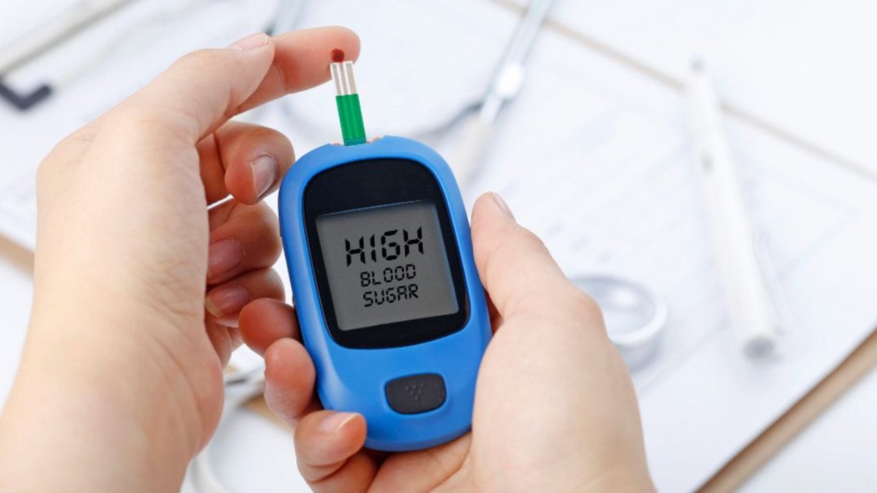 Waspadai Tanda-Tanda Fisik Gula Darah Tinggi, Panduan untuk Kesehatan Anda