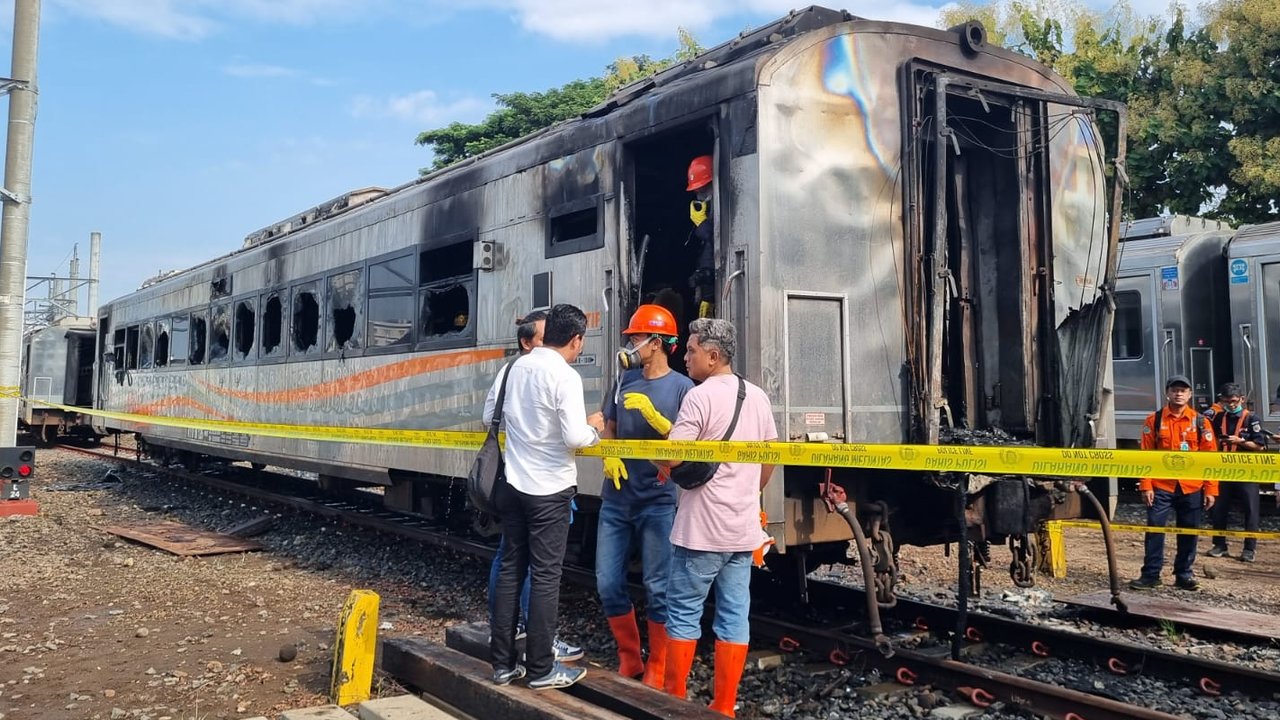 Kronologi Kebakaran 3 Gerbong KA di Stasiun Tugu, Dipastikan Tak Ganggu Perjalanan KA Lain
