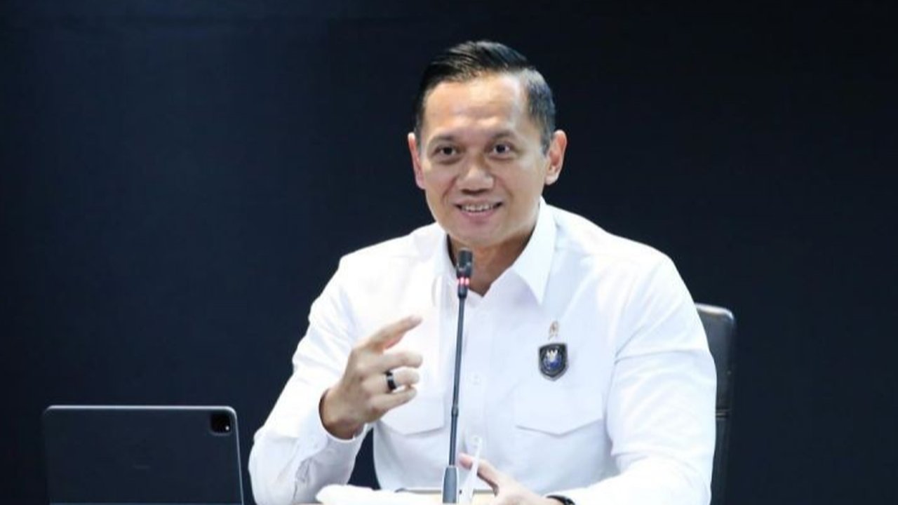 Menko Infrastruktur Agus Harimurti Yudhoyono (AHY) mendorong pembangunan Giant Seawall untuk melindungi pesisir Indonesia dari dampak krisis iklim dan cuaca ekstrem.